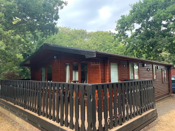 Peaceful Timber Lodge On Shorefield Holiday Park - 利明通