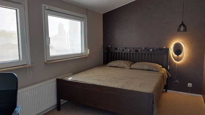 S6 - Modern Double Bed Room - Schiedam