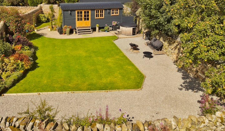 Romantic Retreat, Private Gardens, Views & Hot Tub - Middleton-in-Teesdale