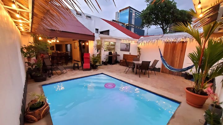 Cheerful Private 4-bedroom Villa With Heated Pool - San José