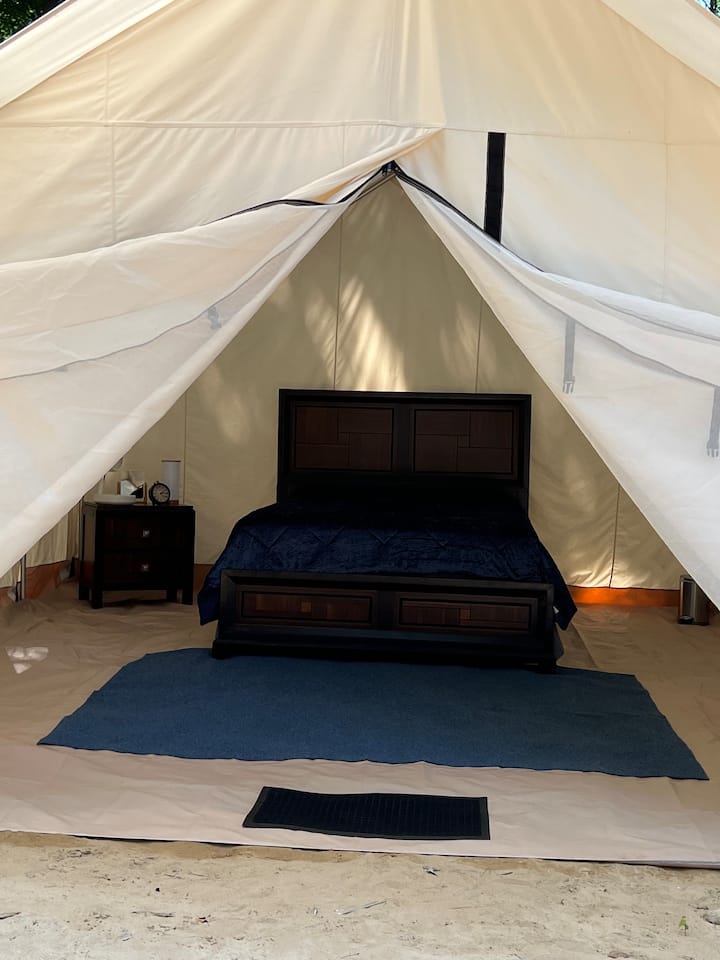 Large Enhanced Tent Overlooking Black River - 07 - サウス・ヘブン, MI