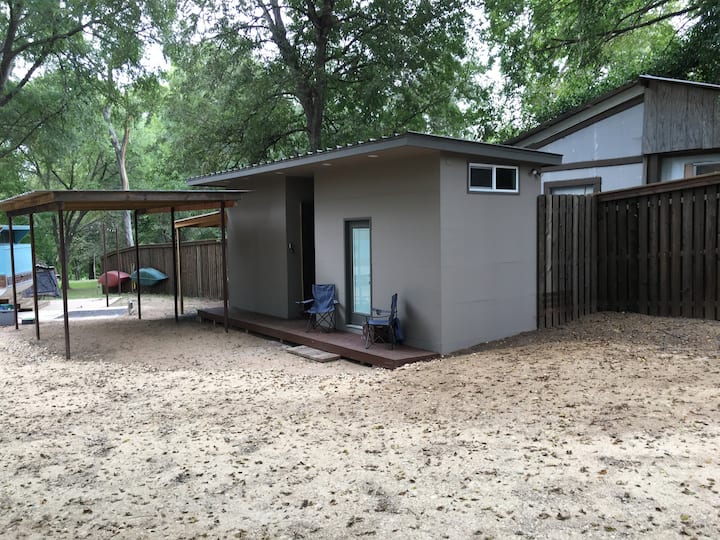 #1 Tiny Home - Waterfront In Old Town Bastrop - Bastrop, TX
