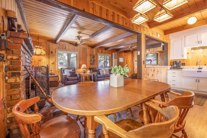 Cozy & Spacious Mountain Home Retreat - Big Bear Lake, CA