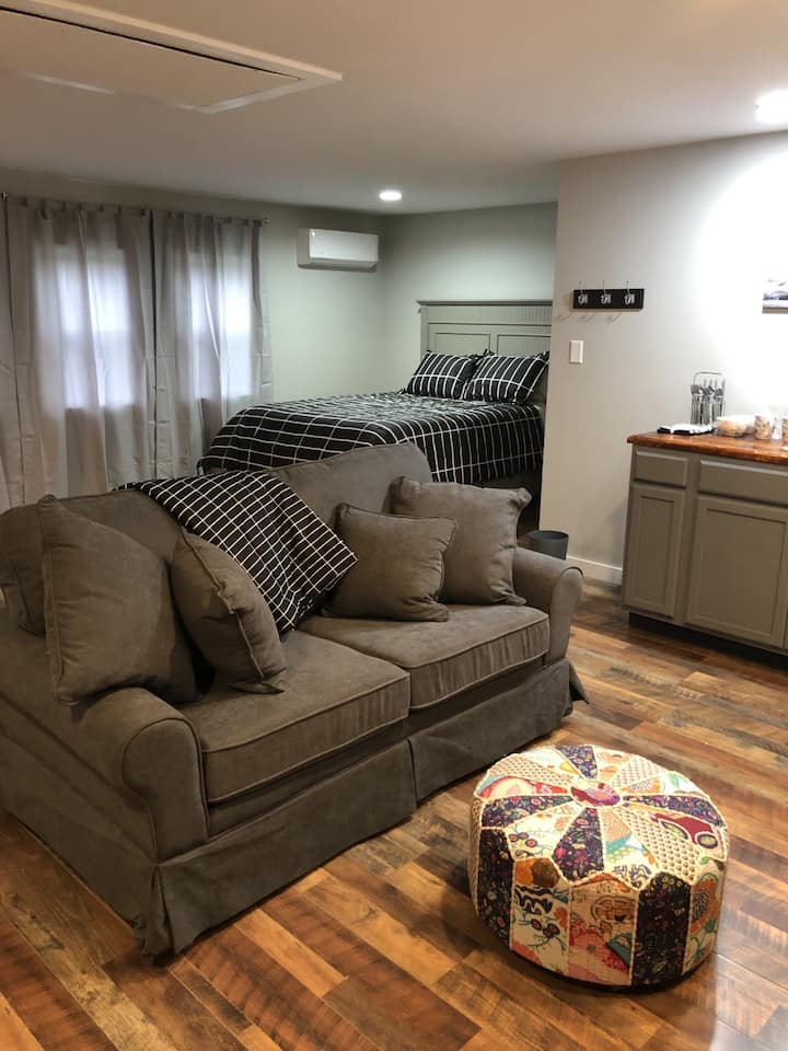 Adorable Private One Bedroom Studio W/free Parking - Bethlehem, PA