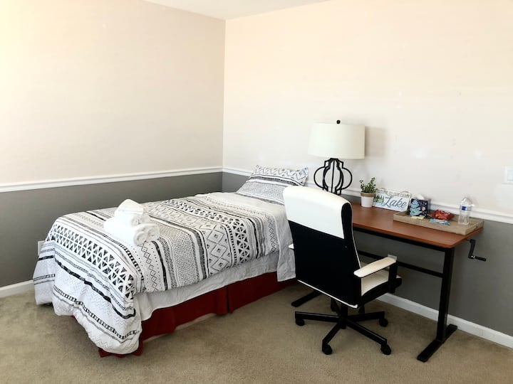 Spacious Twin-bedroom @ Quiet&convenient Location - Woodland, CA