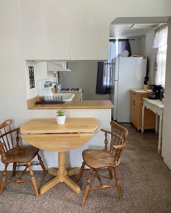 Cozy 1 Bedroom Cottage For Solo Or Couples Vacay - Laramie