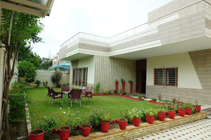 Beautiful  Home /Guest House In Gulshan-e-iqbal. - カラチ