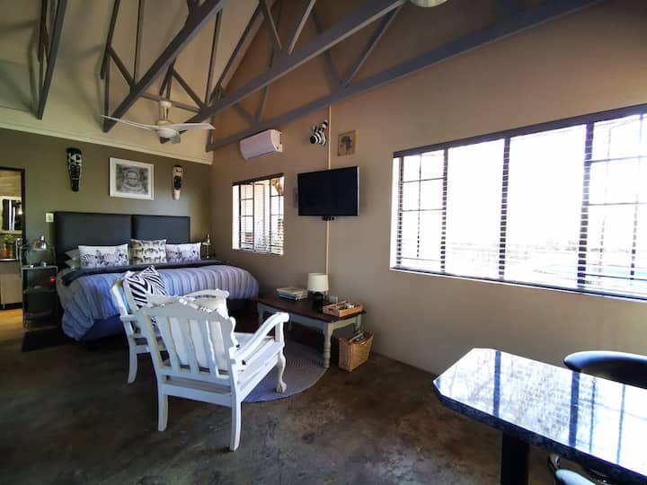 Mbizi Self-catering Unit - 6km From Pilanesberg - Sun City, AZ