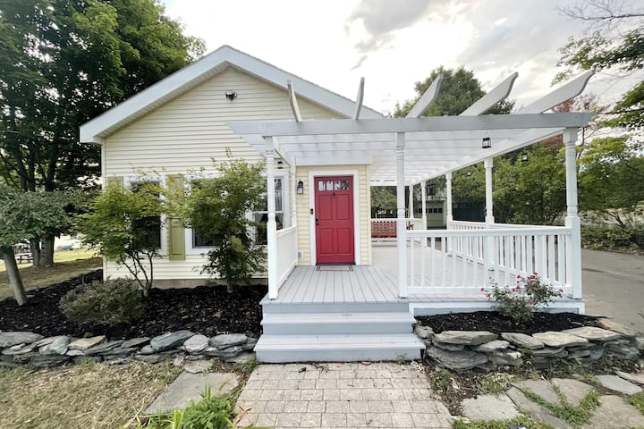 Bright, Airy Home In Hudson W/ Tons Of Character! - Hudson, NY