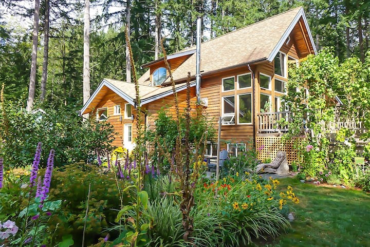 Forest & Forage House: Privacy On Quadra Island - Campbell River