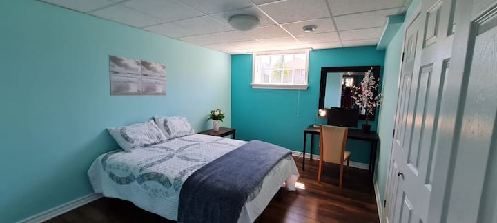 Cheerful Bedroom With Independent Washroom. - Cornwall, ON, Canada