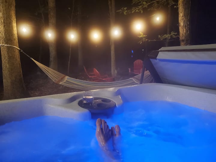 Poconos Heaven - Hot Tub, Fireplace, Pool, Lake - East Stroudsburg, PA