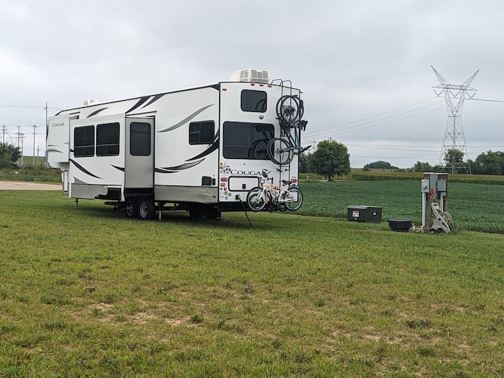 Rv Parking - Electric Service & Water Connection - Bloomington, IL