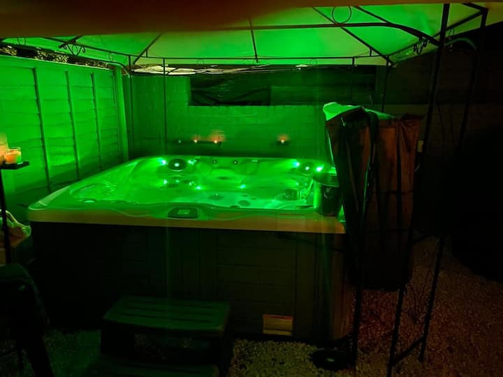 Blackpool Holiday Home With Hot Tub And Garden Bar - ブラックプール