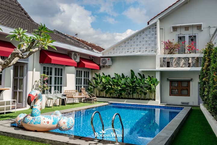 5 Br Modern Villa With Pool Only 1km To Malioboro - Jogjakarta