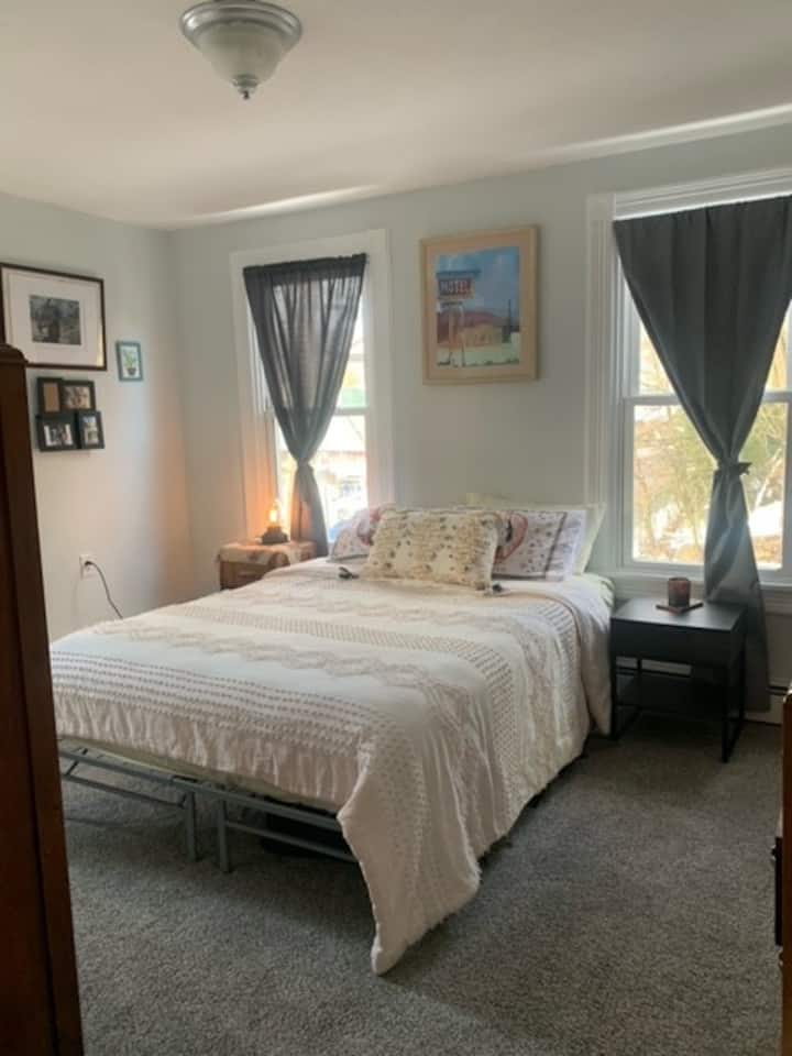Private Bedroom & Bath In Quiet Jim Thorpe Home - Lehighton, PA