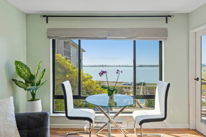 Water Front Luxe Condo | Close To San Francisco - Emeryville, CA