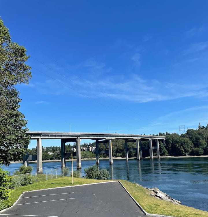 Lovely 1 Bedroom Condo On The Narrows - Port Orchard, WA