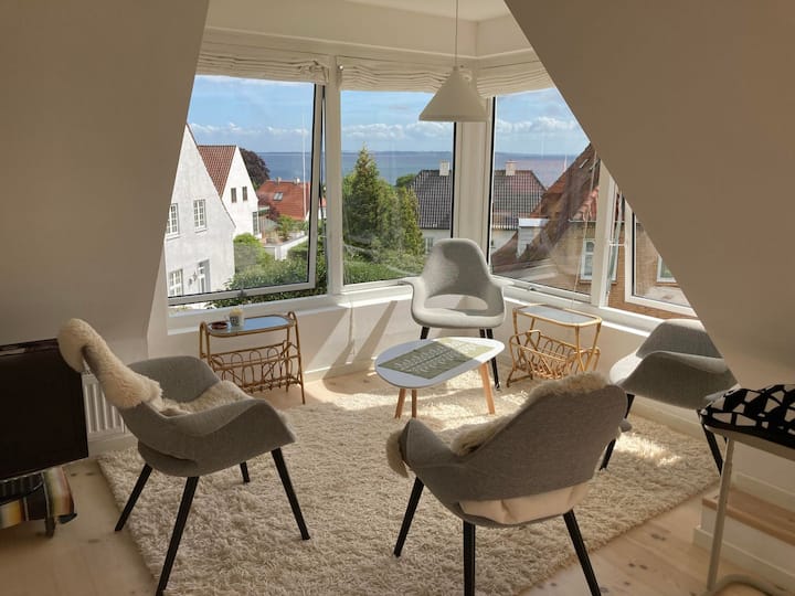 Spatious Upper Floor Apartment W View Of The Ocean - Aarhus