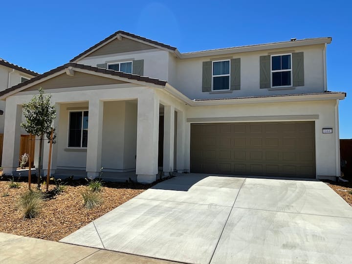 Gorgeous Brand New 6 Bedroom House In Elk Grove - エルクグローブ, CA