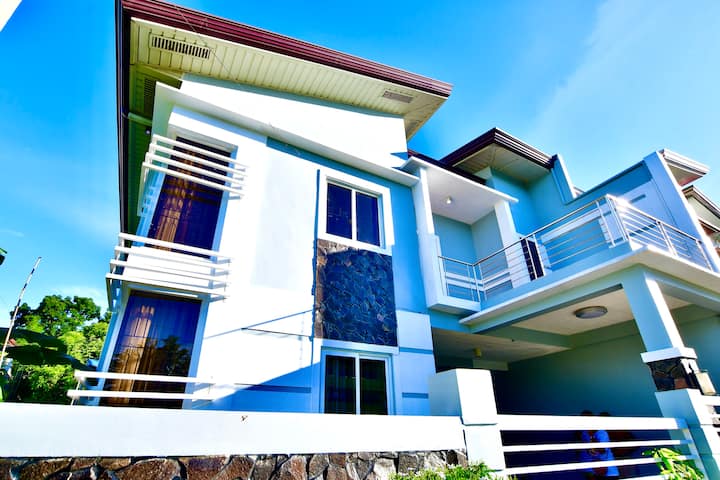 Private Patio Vacation Home-2 Storey  In Limay - Limay