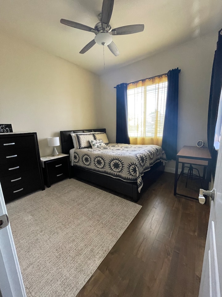 Sunny Room With A Private Bathroom - Roseville, CA