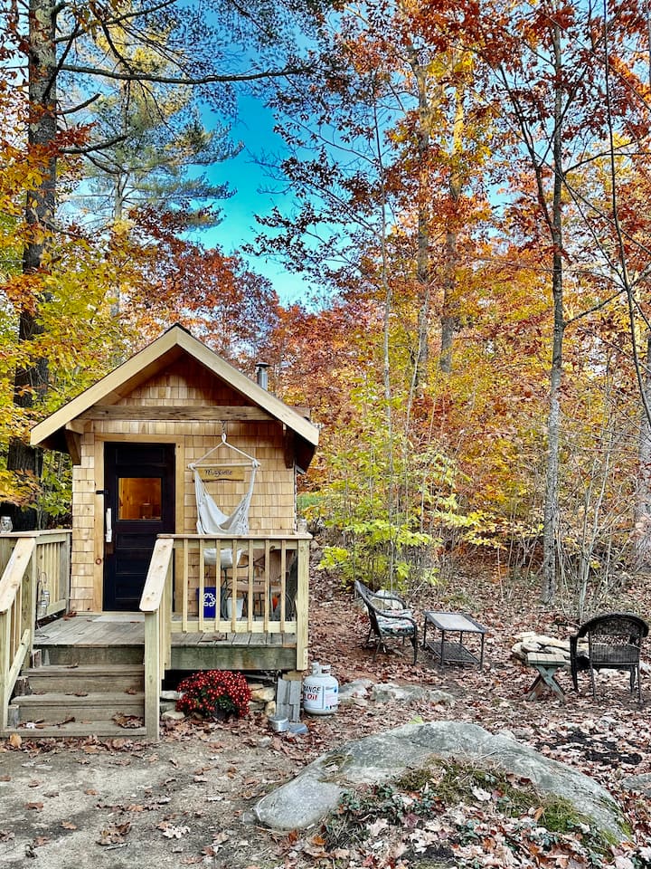 Tinyhouse 100 Wooded Acres - Kayak/canoe/paddleboard Included - Augusta, ME