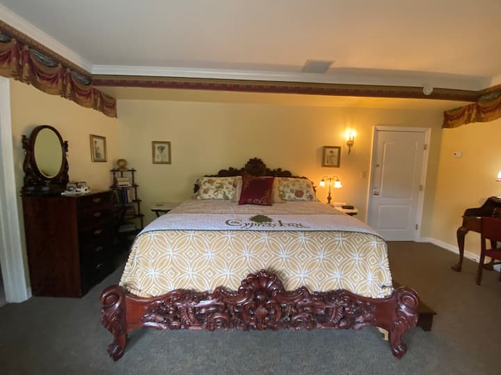 Celestine Salon- Spacious King Bedroom - Conway, SC