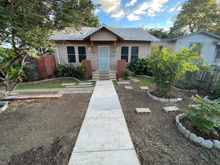 Close To Downtown 2-bedroom Home With Coffee Bar - Mission Trail - San Antonio