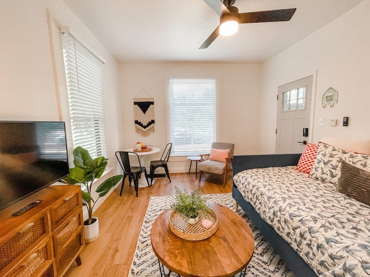 Adorable Studio In Downtown Greeley - グリーリー, CO