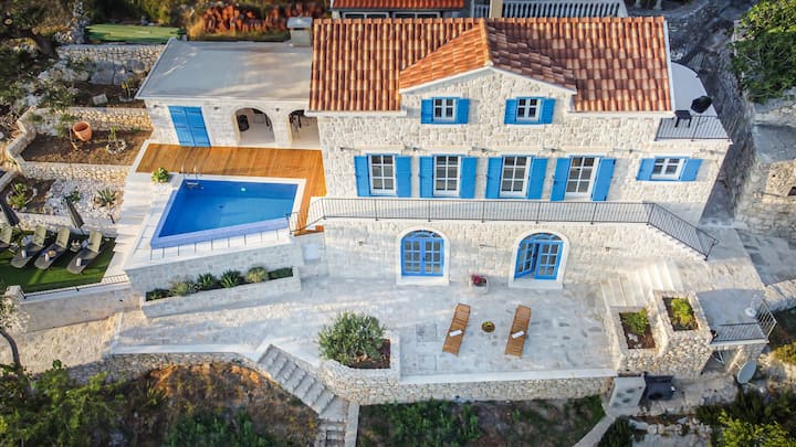 Incredibly Beautiful Stone House "Villa Lota" - Baška Voda