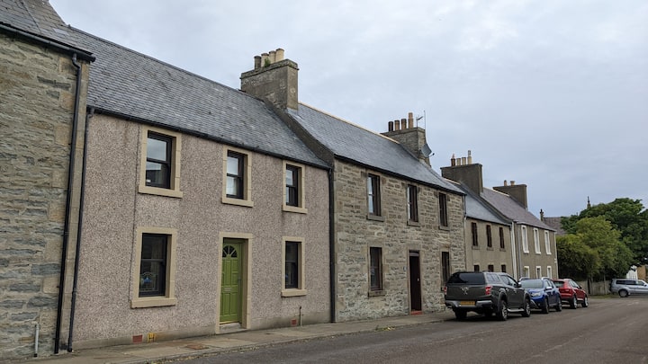 Attractive Terraced Home With Sheltered Garden. - Thurso