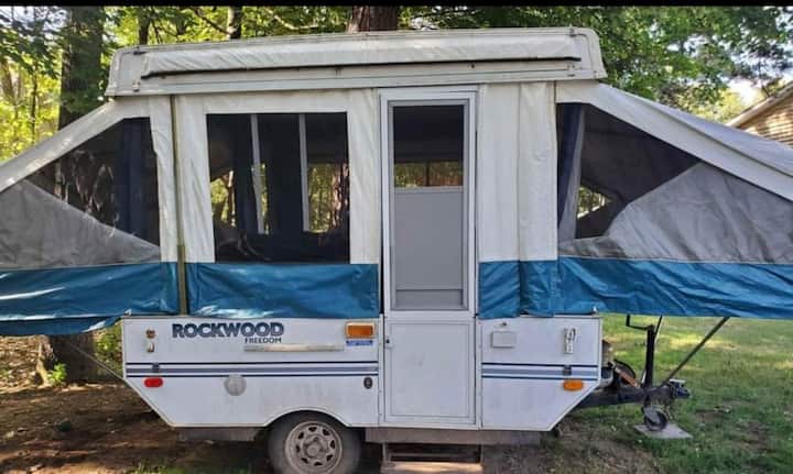 Delightful Two Bedroom Pop-up Camper With Awning - Saratoga Springs, NY