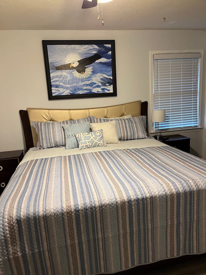 Victorious Bedroom With Private Bath - Dothan, AL