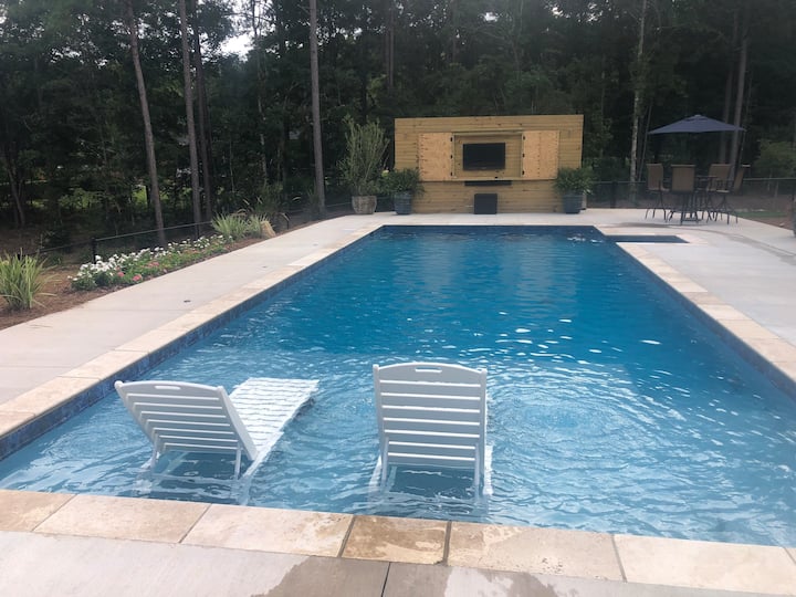 Private 4 Bedroom Home With Pool - Auburn, AL
