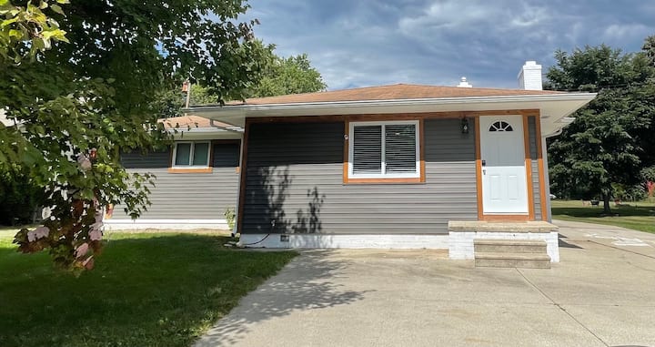 5 Bedroom Home Ideal For Up To 24 Guests! - Sylvan Lake