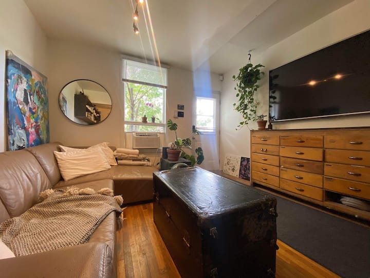 Quintessential Mile End Apartment - Place Bell