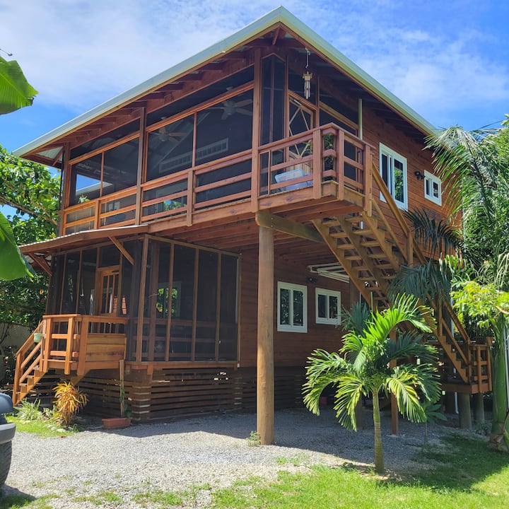 2br Almond Tree House - Upstairs - Honduras