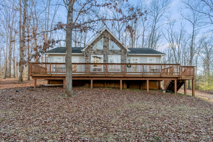 Cheerful Open Space W/ Firepit & Water Access! - Lake Anna, VA