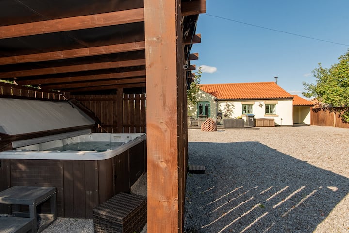 East Farm Cottage - A Cosy Cottage With Hot Tub - Durham Castle