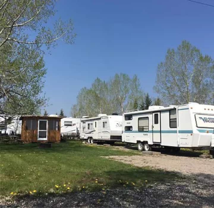 Unique Reunion Space With 2 Private Rv’s & Firepit - Banff-Nationalpark