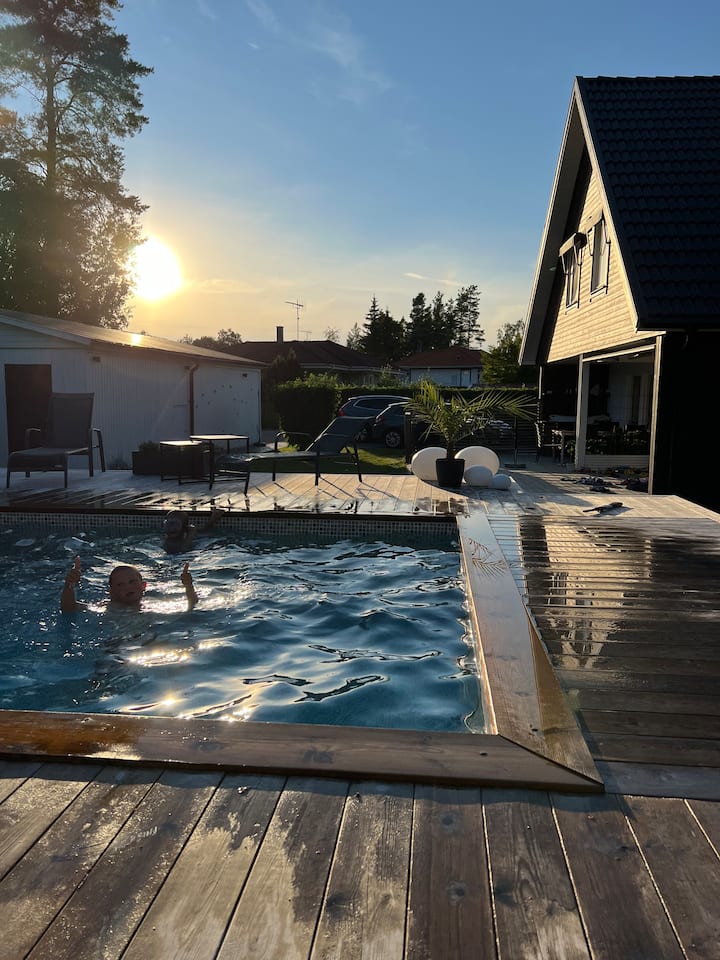 Härlig Villa Med Pool Perfekt För Familjen - Täby