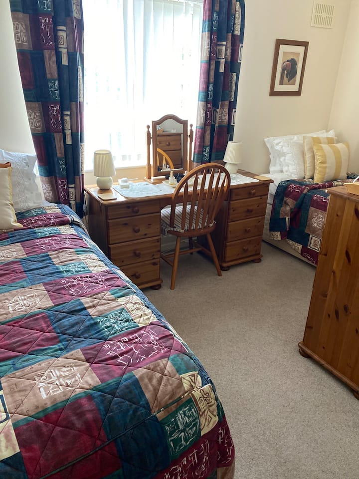 Room 2 Twin Bedroom En-suite - Alnmouth