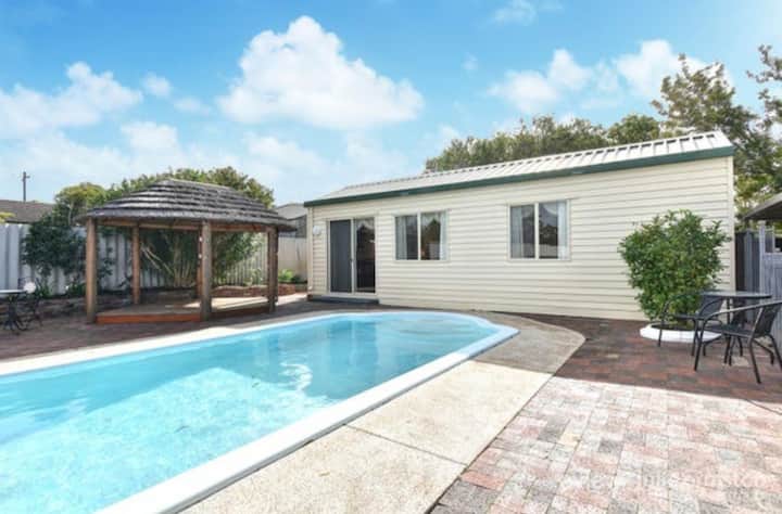 Poolside Guesthouse In Craigie - Joondalup