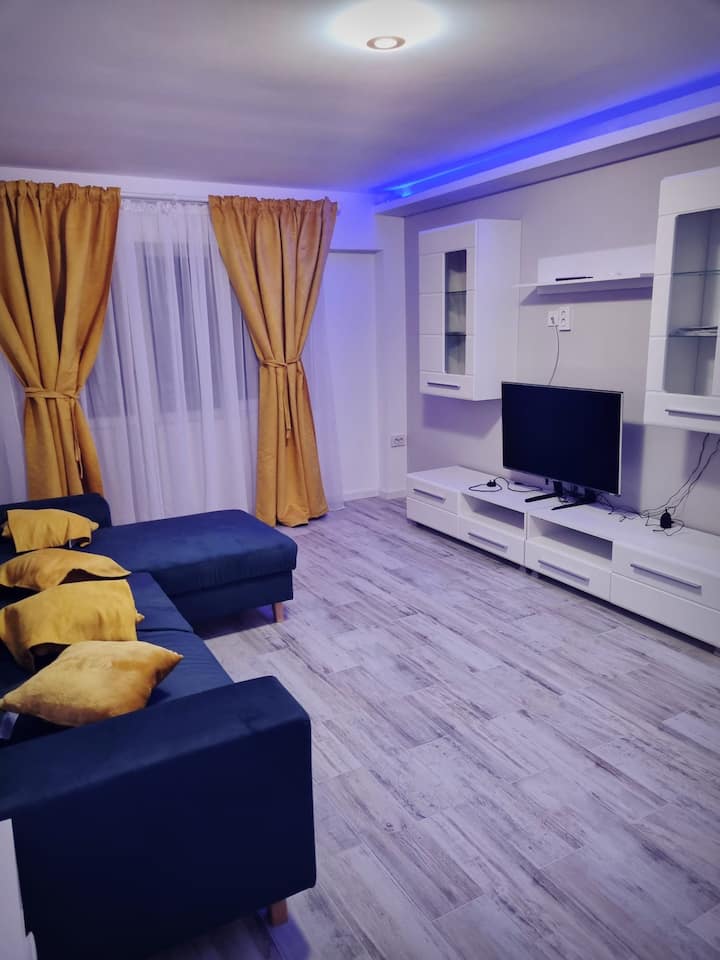 Luxurious Apartment With 3 Rooms And 2 Bathrooms - Județul Olt