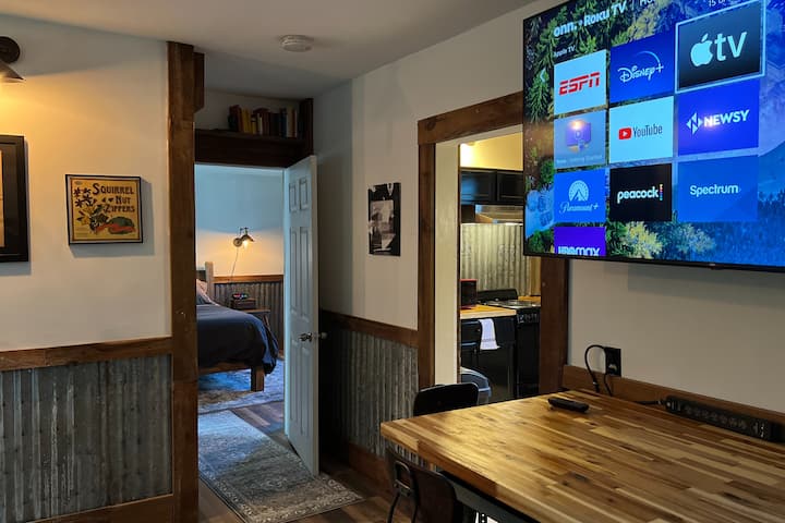 Rustic Modern One Bedroom: Seasonal Stays - Keene, NH