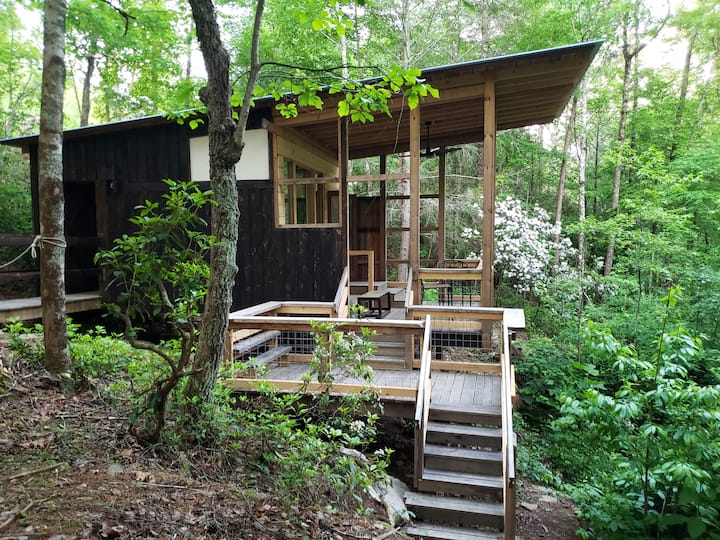 Elevated Hybrid Cabin Built Over A Natural Spring. - Crossville, TN