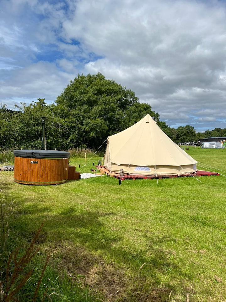 Luxury Bell Tent With Hot Tub - Millport
