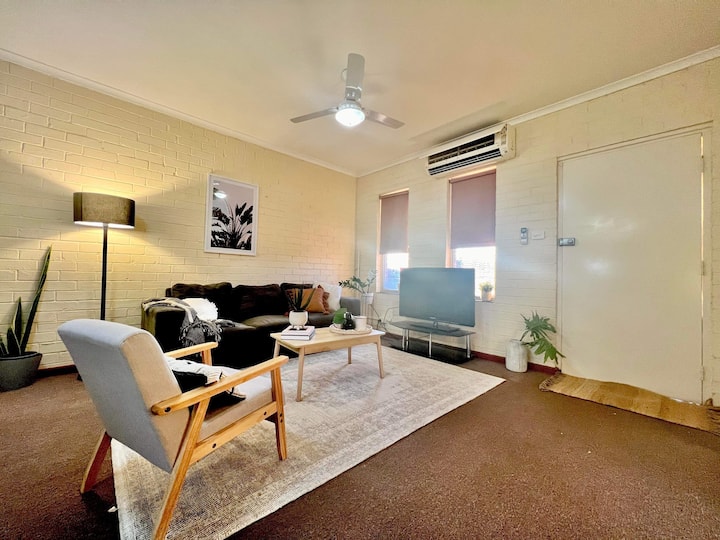Neat 2 Bedroom Apartment, With Free Parking - Port Hedland
