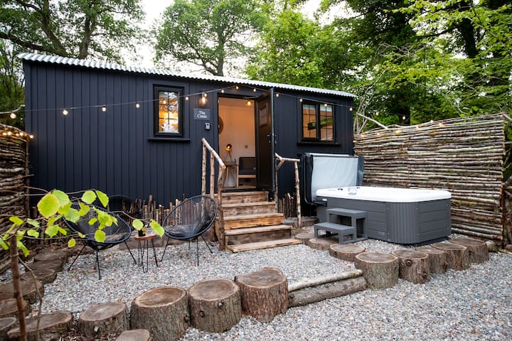 The Conic Hut - Luxury Shepherd Huts With Hot Tub - Balloch